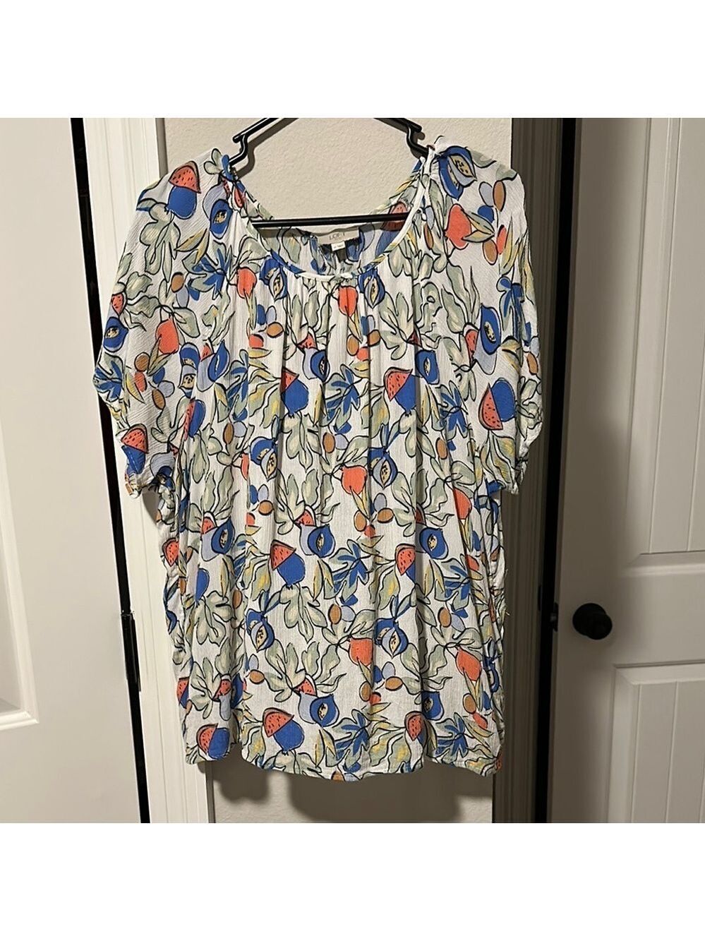Loft women’s Short Sleeve Flowy Top Size XL Bright Colorful Floral print
